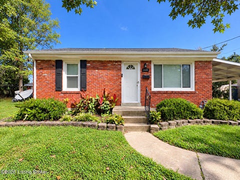 Photo of 2005 Dixie Garden Dr, Louisville, KY 40272 (MLS # 1730254)