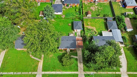 Tiny photo for 2005 Dixie Garden Dr, Louisville, KY 40272 (MLS # 1730254)