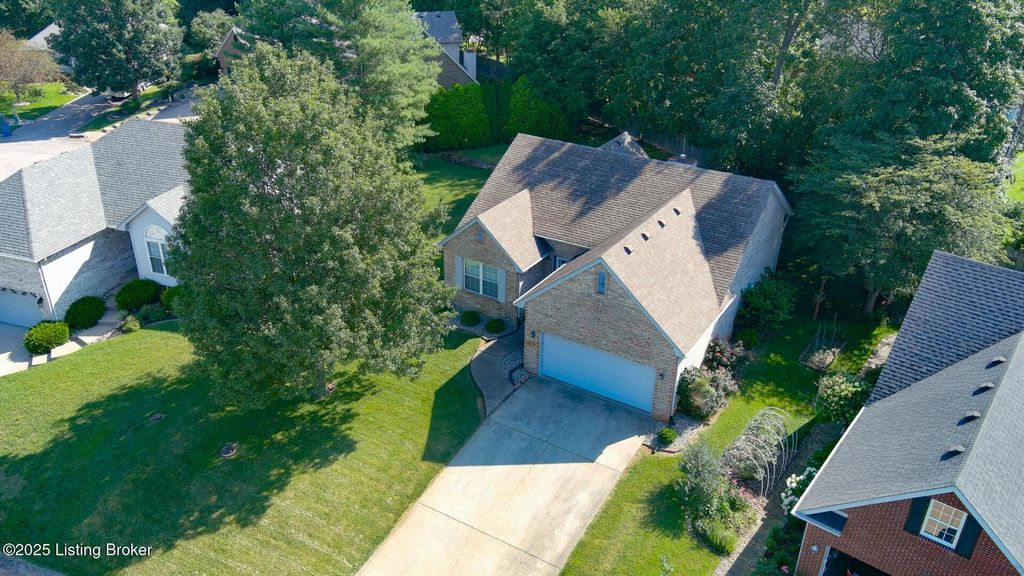 Photo of 1144 Oak St, Elizabethtown, KY 42701 (MLS # 1708964)