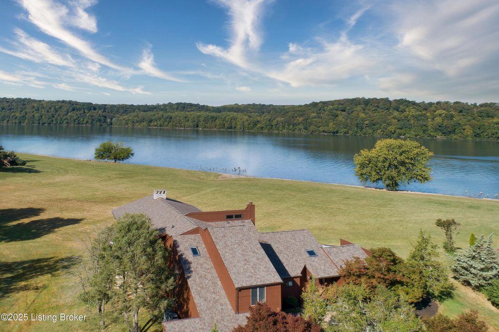 Photo of 13902 Harbour View Ct, Prospect, KY 40059 (MLS # 1697717)