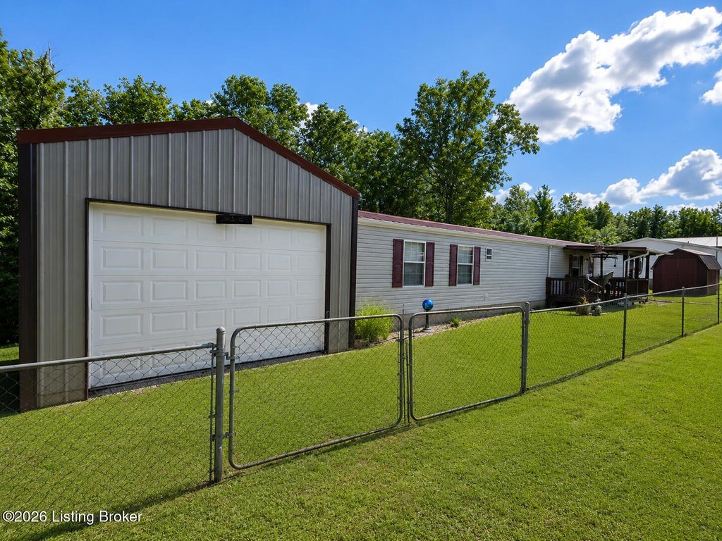 Photo of 1017 Ambassador Shores Dr, Leitchfield, KY 42754 (MLS # 1727589)
