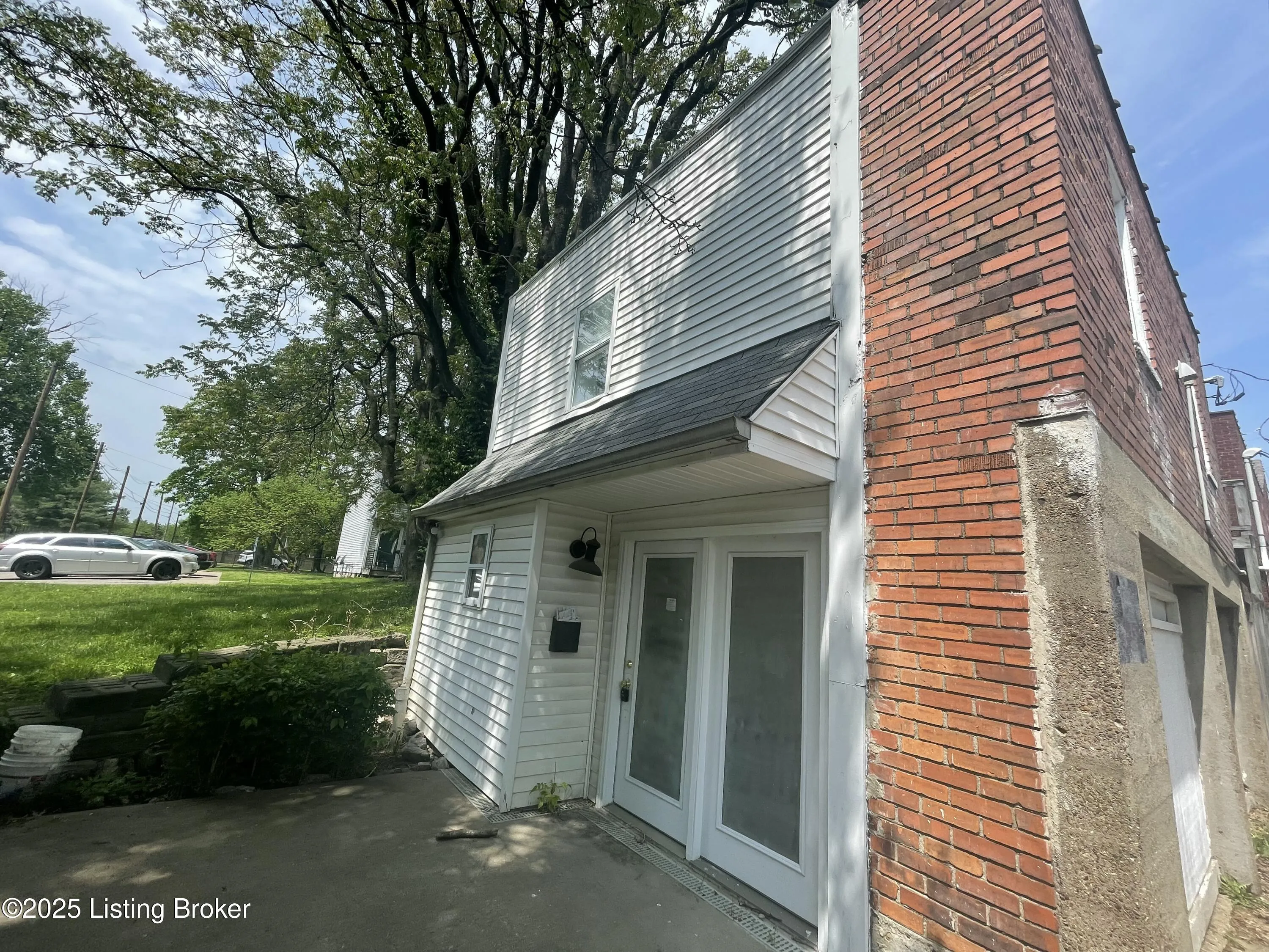 Louisville, Kentucky 40203, United States, 2 Bedrooms Bedrooms, ,2 BathroomsBathrooms,Residential,Active,152583