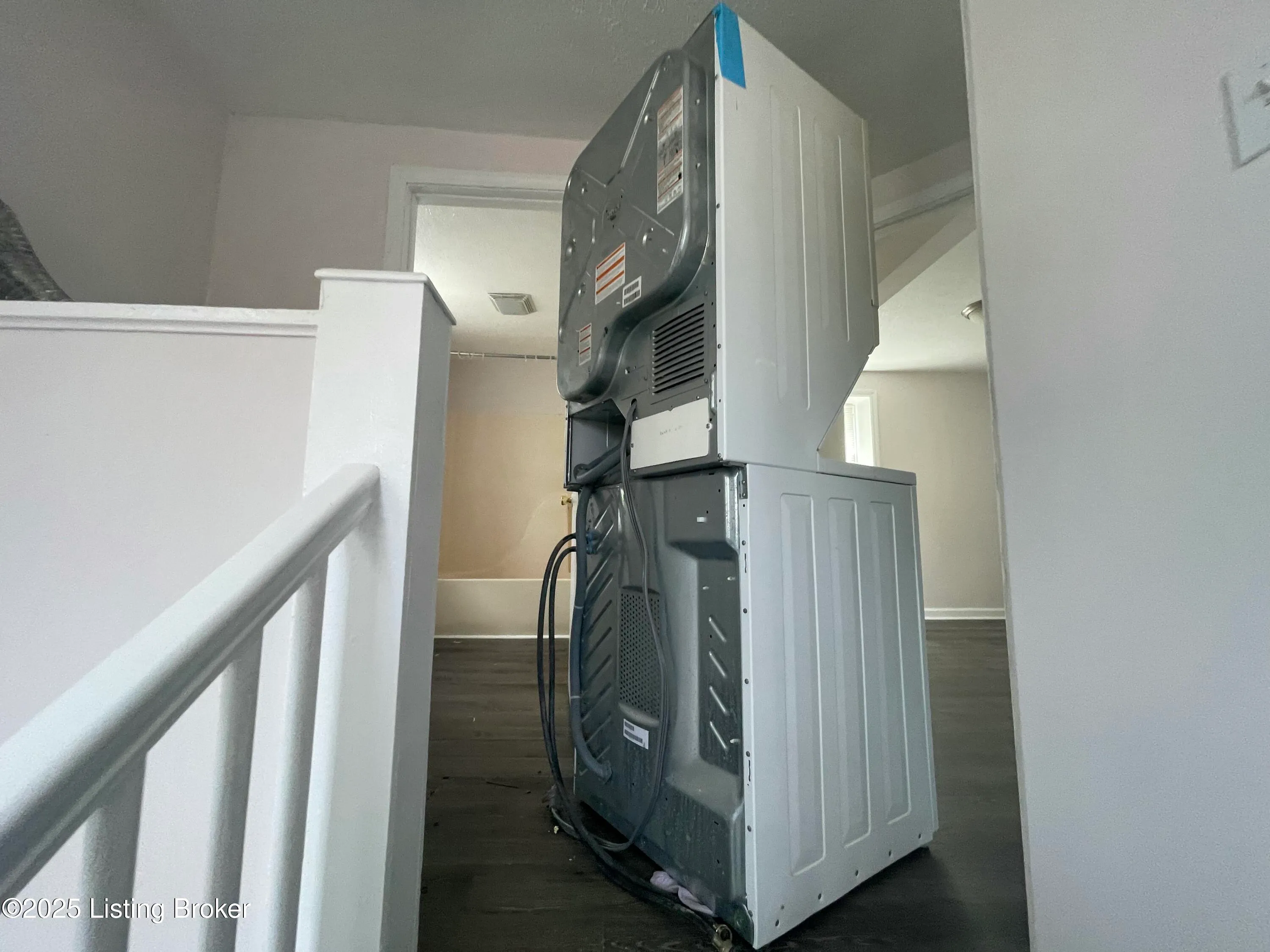 Louisville, Kentucky 40203, United States, 2 Bedrooms Bedrooms, ,2 BathroomsBathrooms,Residential,Active,152583