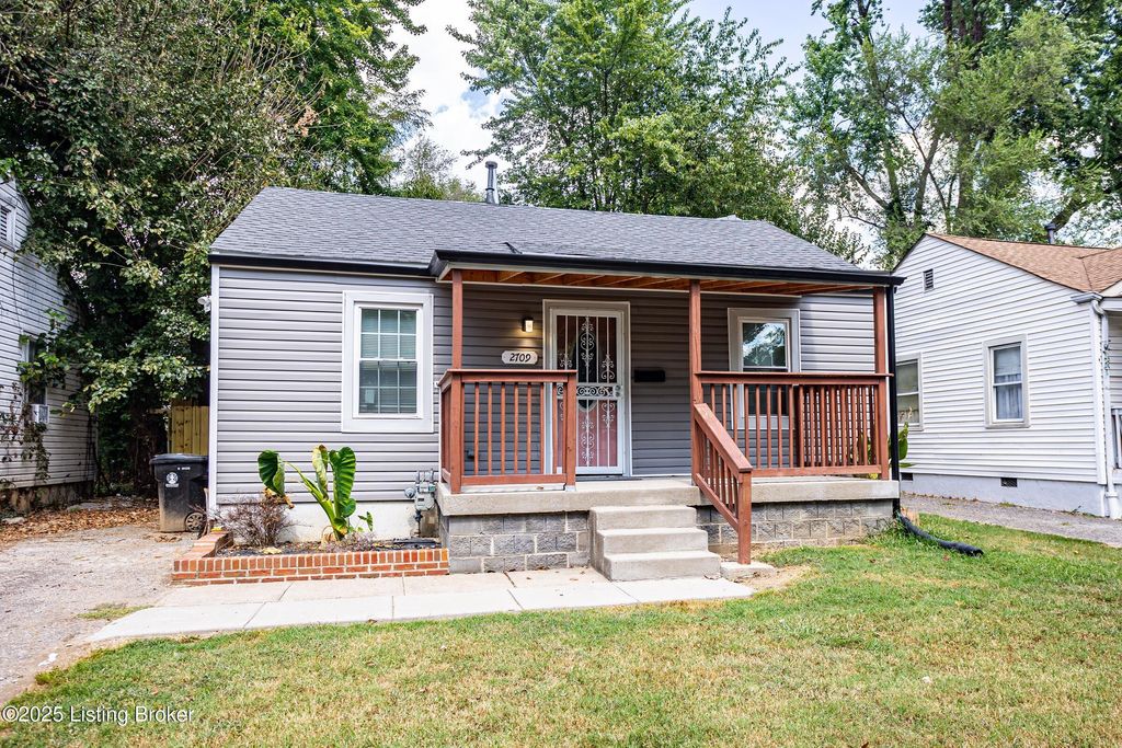 Photo of 2709 Algonquin Pkwy, Louisville, KY 40210 (MLS # 1704523)