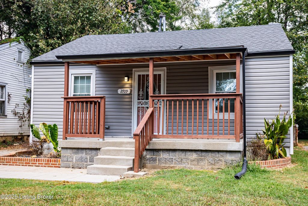 Photo of 2709 Algonquin Pkwy, Louisville, KY 40210 (MLS # 1704523)