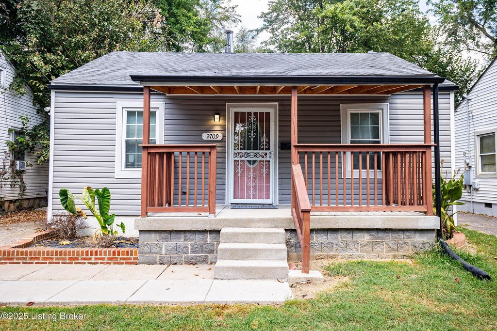 Photo of 2709 Algonquin Pkwy, Louisville, KY 40210 (MLS # 1704523)