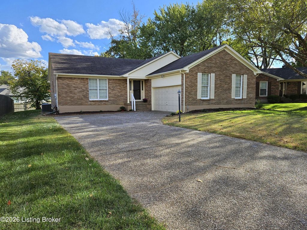 Photo of 7204 Ben Franklin Ct, Louisville, KY 40214 (MLS # 1707618)