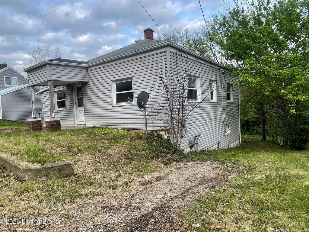 Photo of 74 Benson Pike, Shelbyville, KY 40065 (MLS # 1714282)