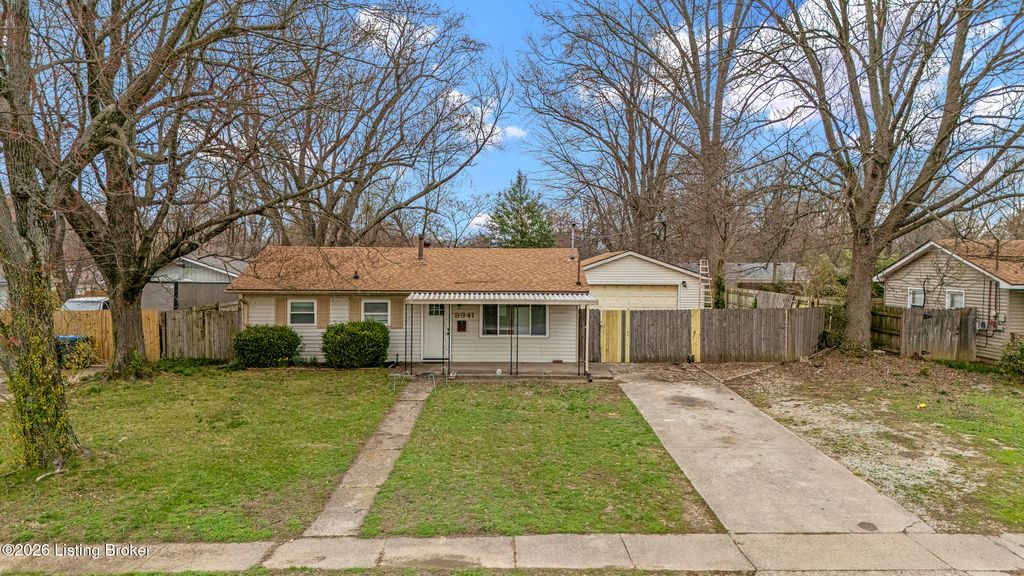 Photo of 9941 Appollo Ct, Louisville, KY 40272 (MLS # 1715620)