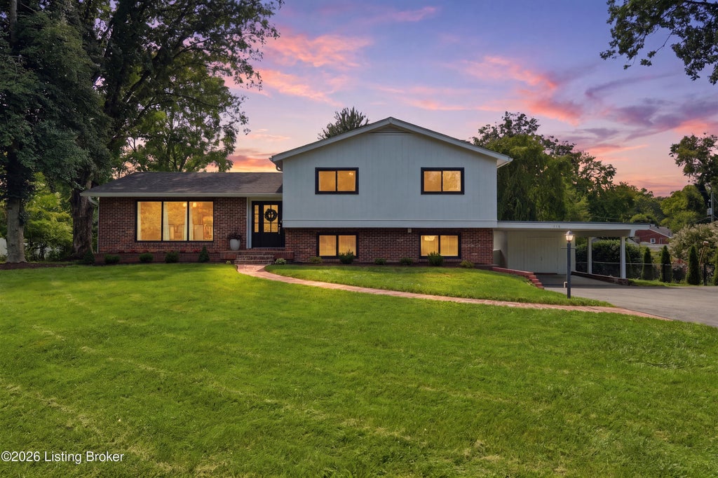 Photo of 116 Sweetbriar Ln, Louisville, KY 40207 (MLS # 1724186)