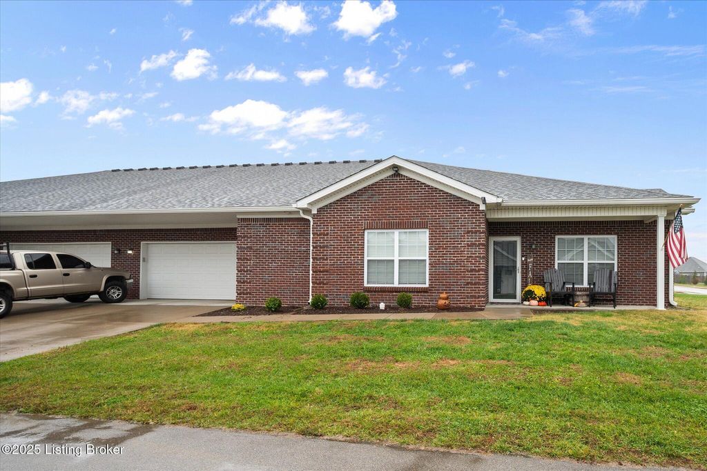 Photo of 20 Hunters Ridge Dr, Eminence, KY 40019 (MLS # 1704041)