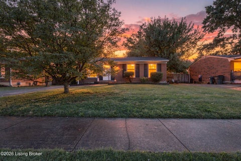 Photo of 2516 Tregaron Ave, Jeffersontown, KY 40299 (MLS # 1729060)
