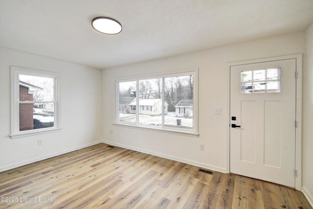 Photo of 517 Henry St, Elizabethtown, KY 42701 (MLS # 1705194)