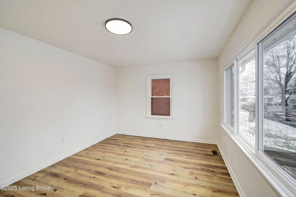 Photo of 517 Henry St, Elizabethtown, KY 42701 (MLS # 1705194)