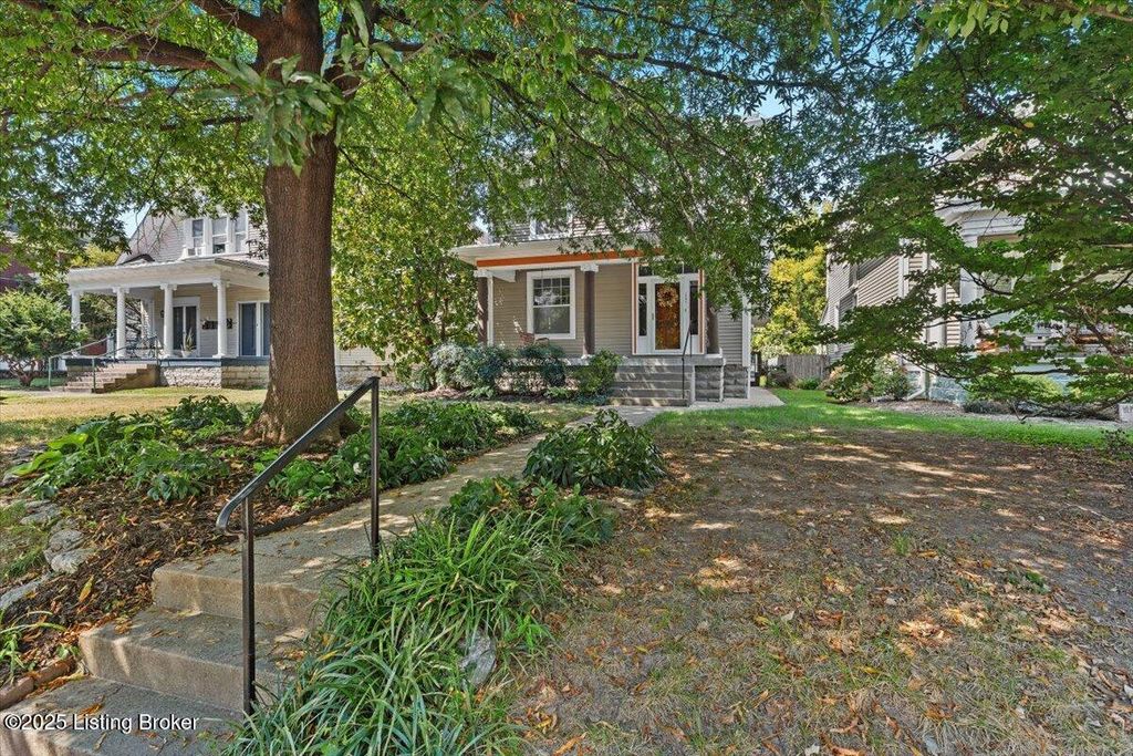 Photo of 1947 Deer Park Ave, Louisville, KY 40205 (MLS # 1707427)