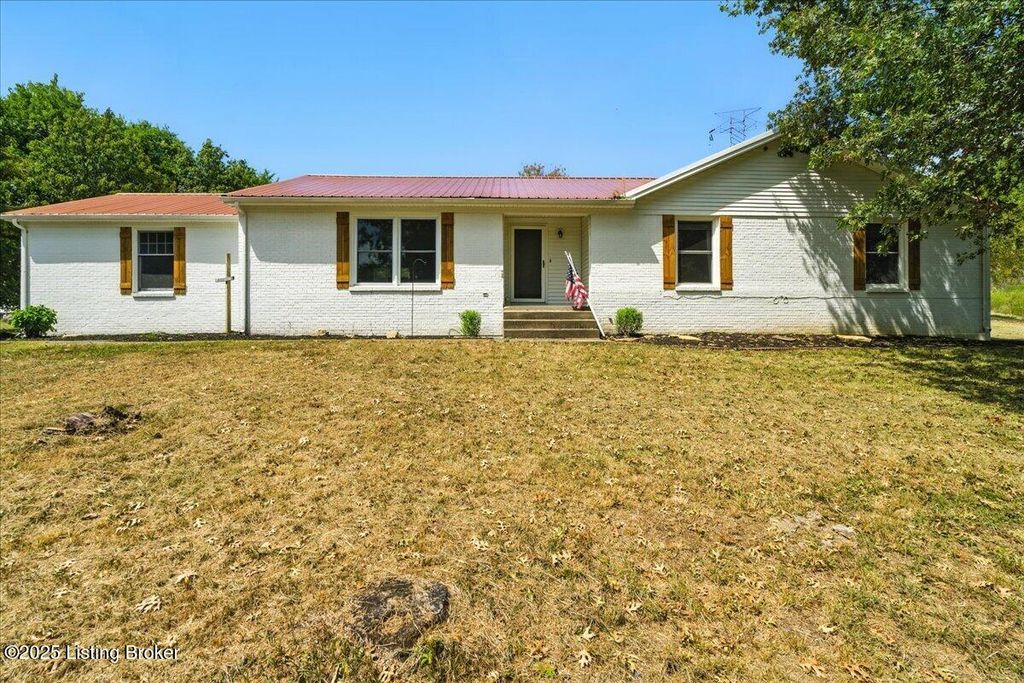 Photo of 3203 Tara Ct, La Grange, KY 40031 (MLS # 1697422)