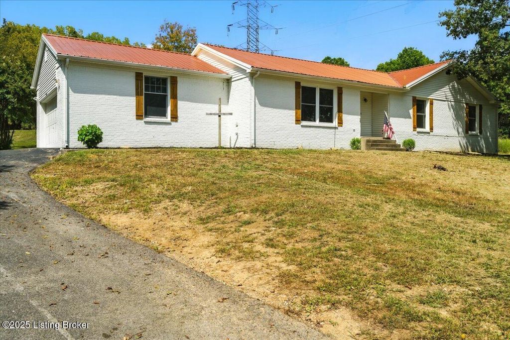 Photo of 3203 Tara Ct, La Grange, KY 40031 (MLS # 1697422)