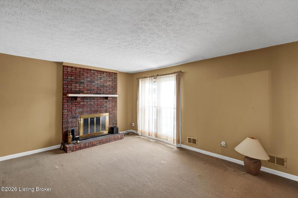 Photo of 3902 Bristol Oaks Dr, Jeffersontown, KY 40299 (MLS # 1708587)