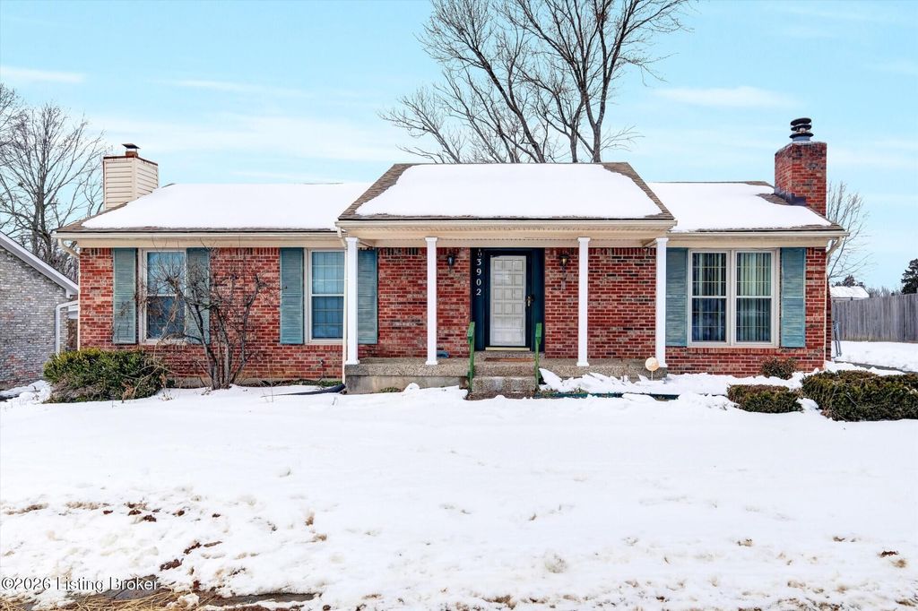 Photo of 3902 Bristol Oaks Dr, Jeffersontown, KY 40299 (MLS # 1708587)