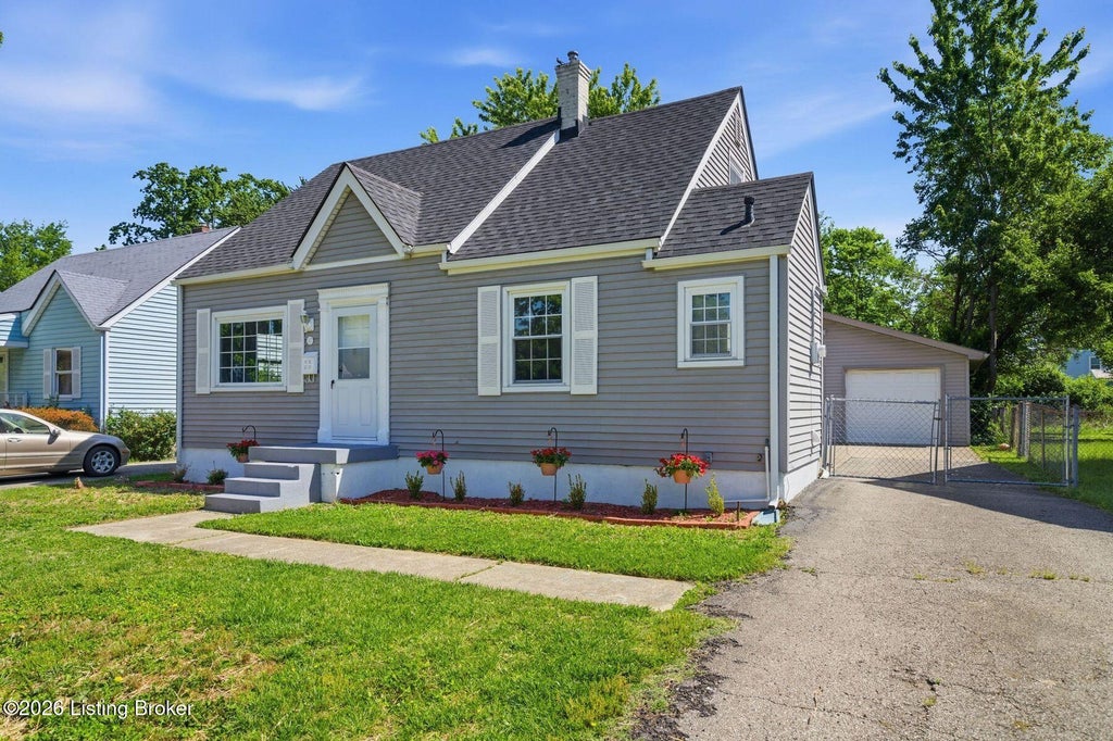 Photo of 517 Harris Pl, Louisville, KY 40222 (MLS # 1717163)