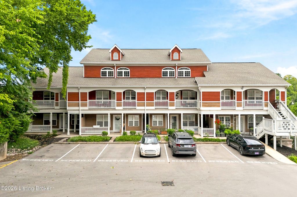 Photo of 250 Crescent Hill Pl #APT 100, Louisville, KY 40206 (MLS # 1721097)