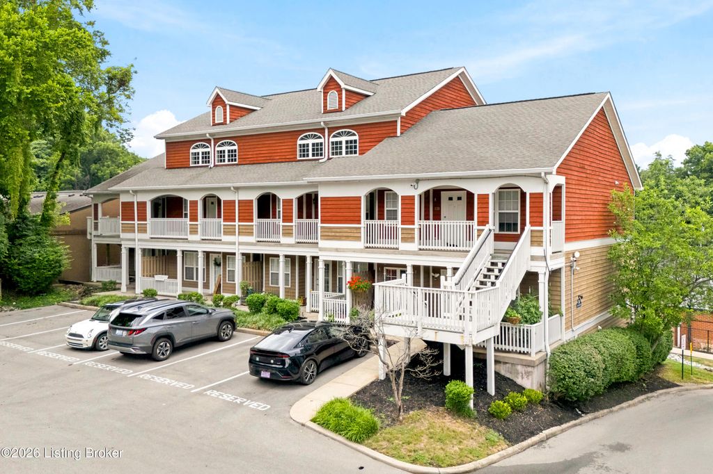 Photo of 250 Crescent Hill Pl #APT 100, Louisville, KY 40206 (MLS # 1721097)