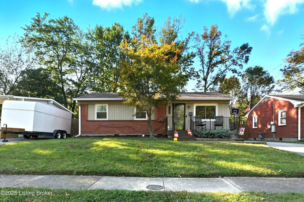 Photo of 7912 Edsel Ln, Louisville, KY 40291 (MLS # 1701176)