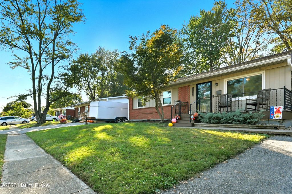 Photo of 7912 Edsel Ln, Louisville, KY 40291 (MLS # 1701176)