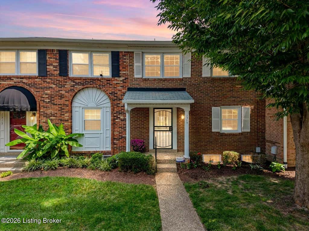 Photo of 1313 Lancaster Pl, Louisville, KY 40222 (MLS # 1722384)