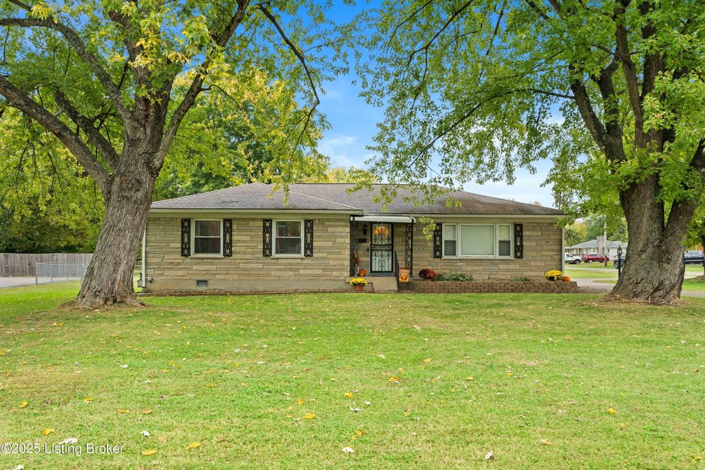 Photo of 9013 Whippoorwill Rd, Louisville, KY 40229 (MLS # 1704338)