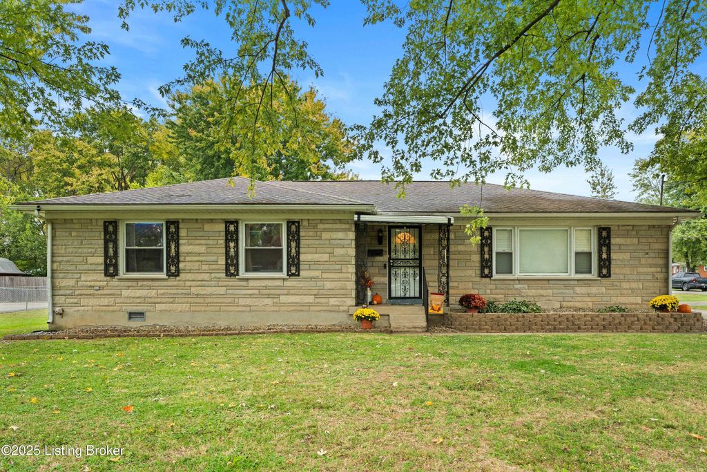 Photo of 9013 Whippoorwill Rd, Louisville, KY 40229 (MLS # 1704338)