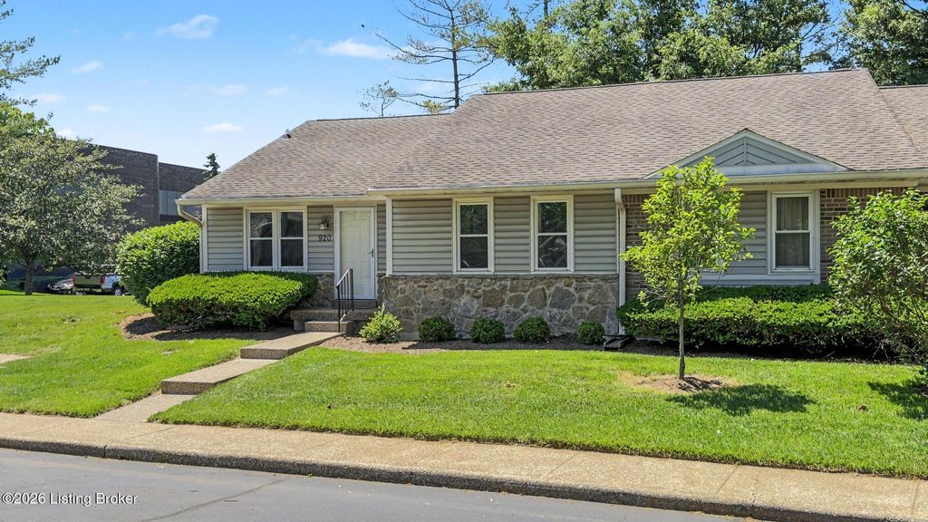 Photo of 920 Loveall Ln, Louisville, KY 40223 (MLS # 1717480)