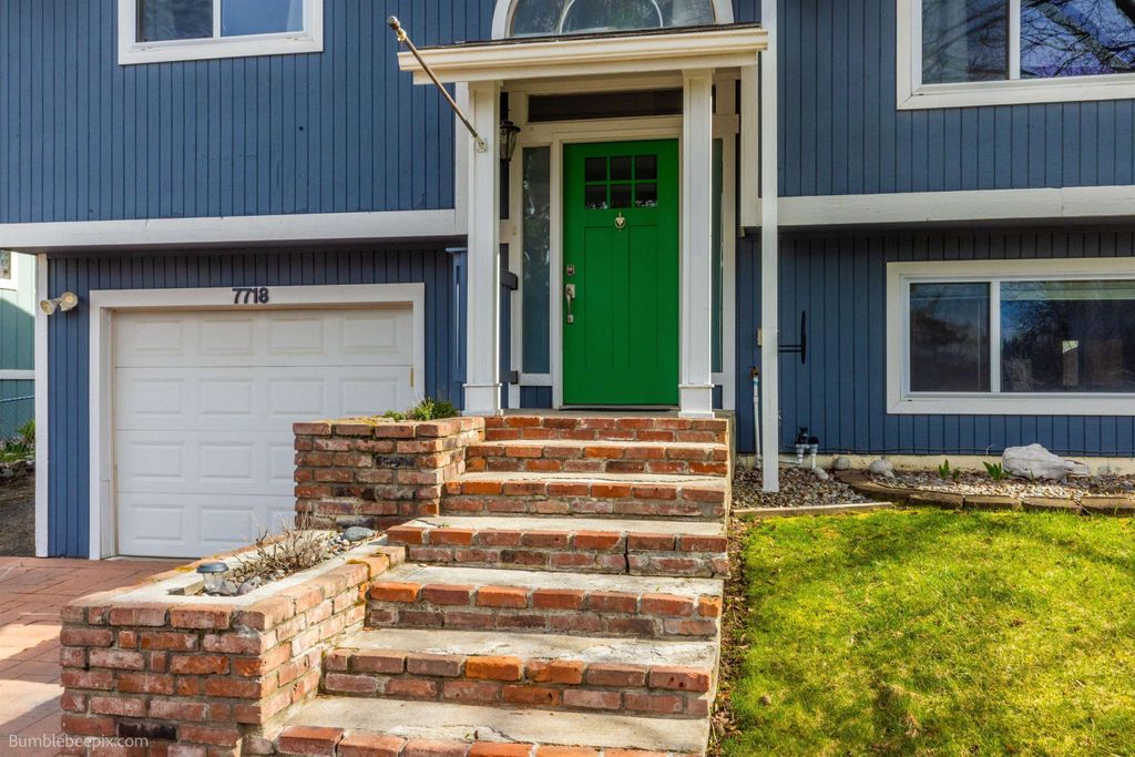 Photo of 7718 N Brownsville Ct, Spokane, WA 99208 (MLS # 202616491)