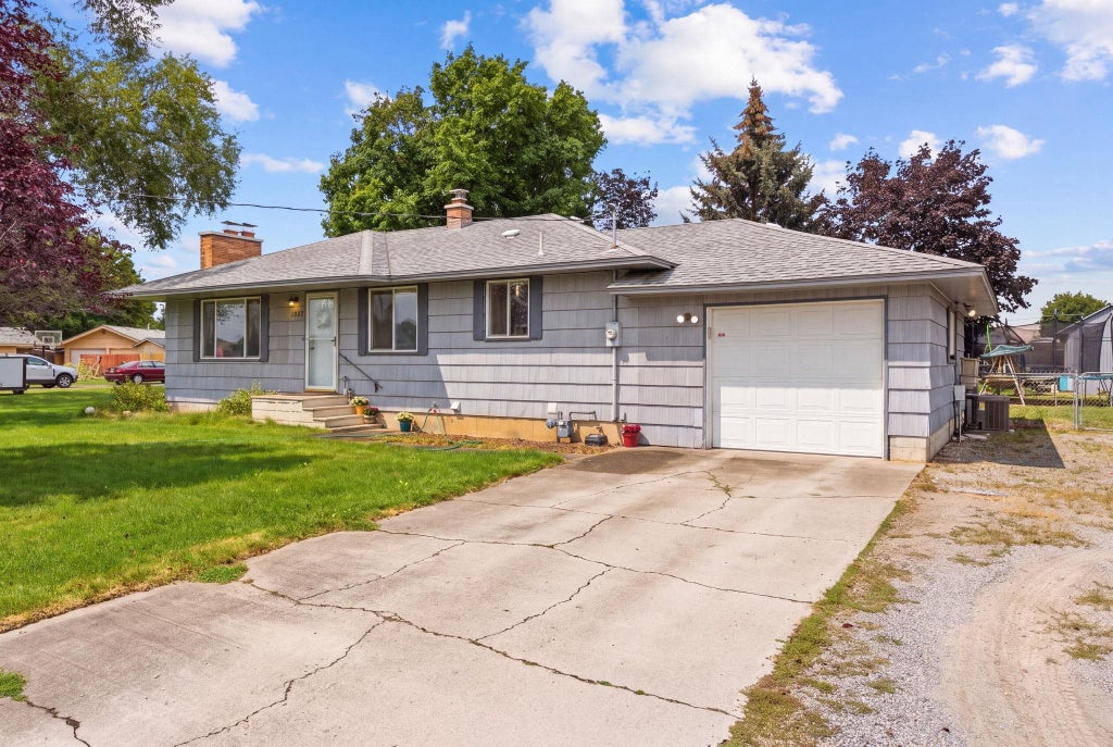 Photo of 11820 E Mission Ave, Spokane Valley, WA 99206 (MLS # 202623691)