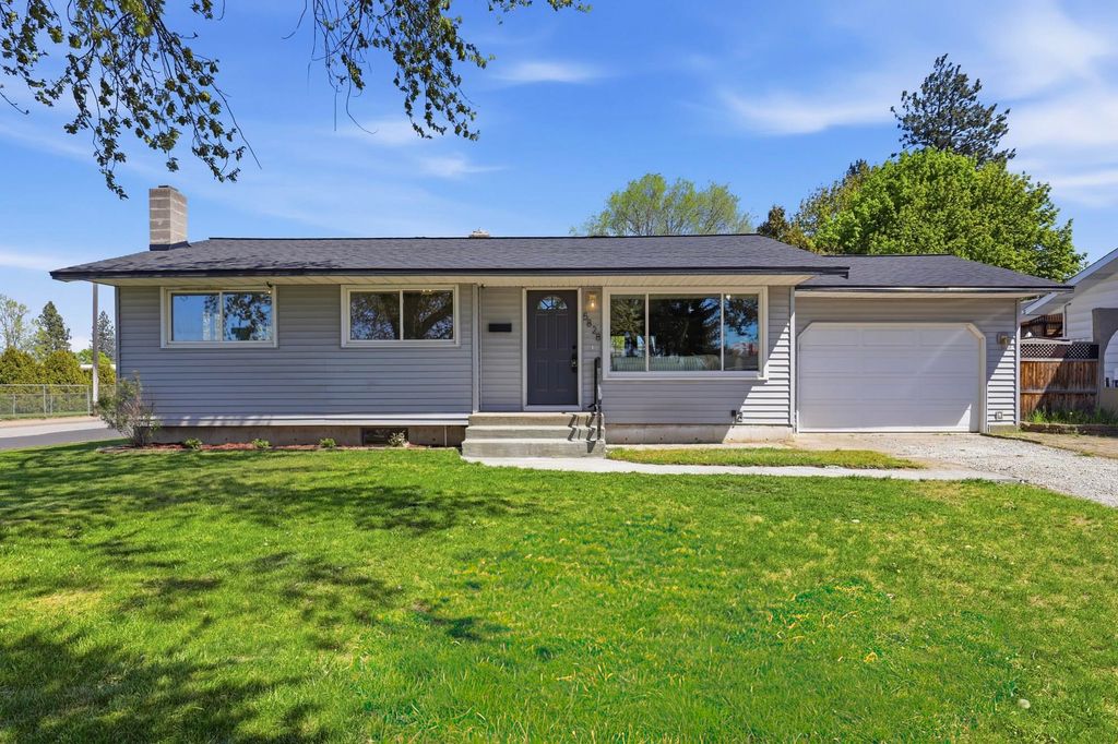 Photo of 5828 N Birch Pl, Spokane, WA 99205 (MLS # 202616523)