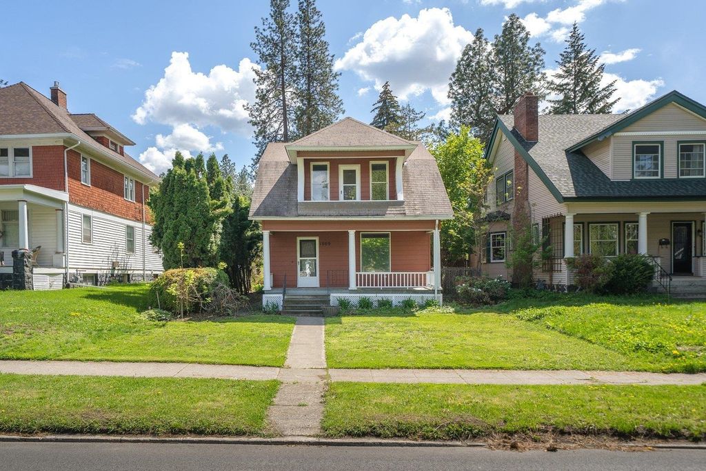 Photo of 1009 W 14th Ave, Spokane, WA 99204 (MLS # 202619172)