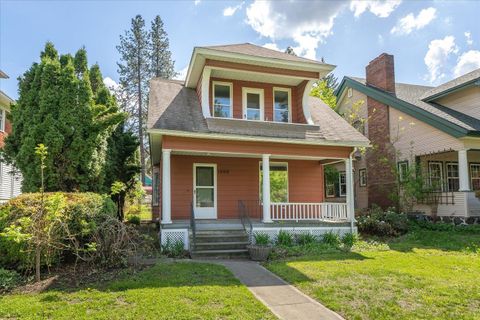 Photo of 1009 W 14th Ave, Spokane, WA 99204 (MLS # 202619172)