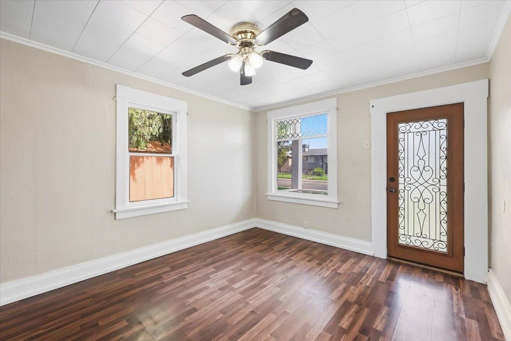 Photo of 2923 N Smith St, Spokane, WA 99207 (MLS # 202624538)