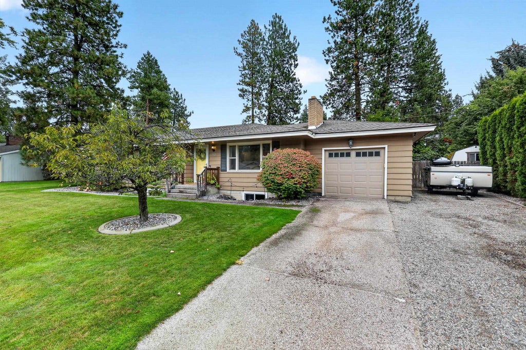Photo of 6920 N Fox Point Dr, Spokane, WA 99208 (MLS # 202624547)