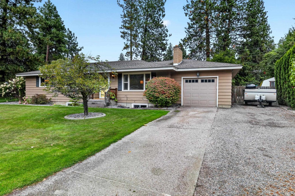 Photo of 6920 N Fox Point Dr, Spokane, WA 99208 (MLS # 202624547)