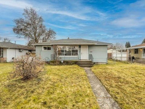 Photo of 518 E Dave Ct, Spokane, WA 99208 (MLS # 202612203)