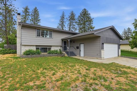 Photo of 1405 E 35th Ave, Spokane, WA 99203 (MLS # 202619001)