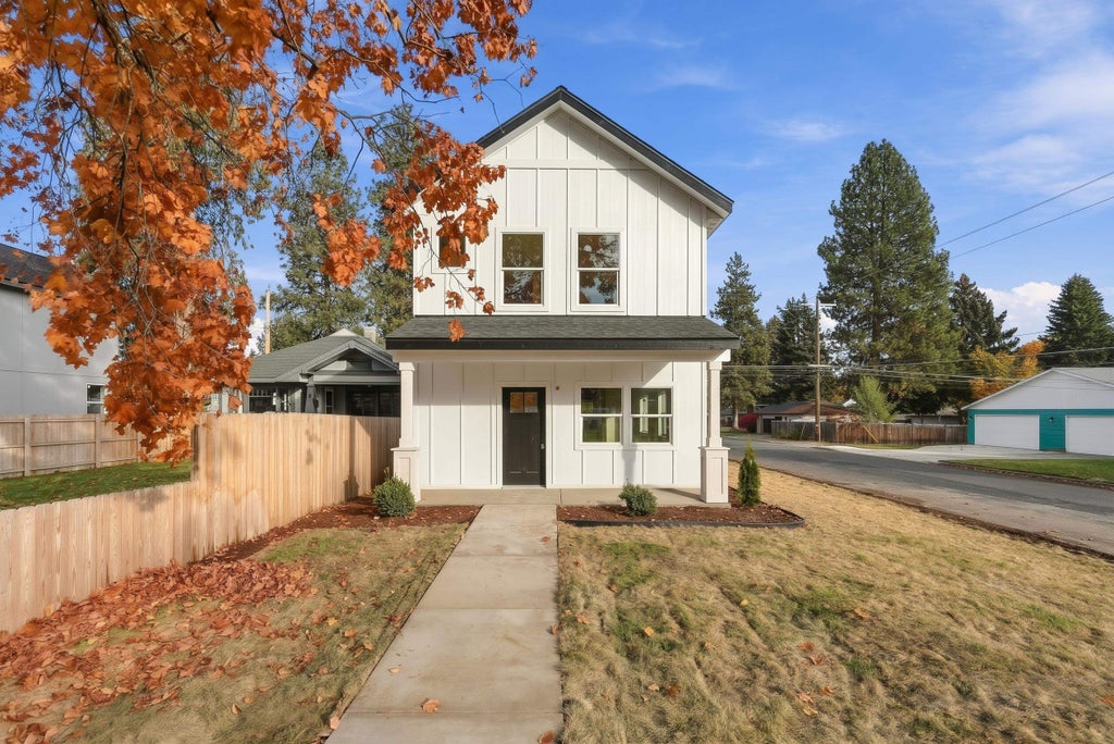 Photo of 6100 N Stevens St, Spokane, WA 99205 (MLS # 202626056)