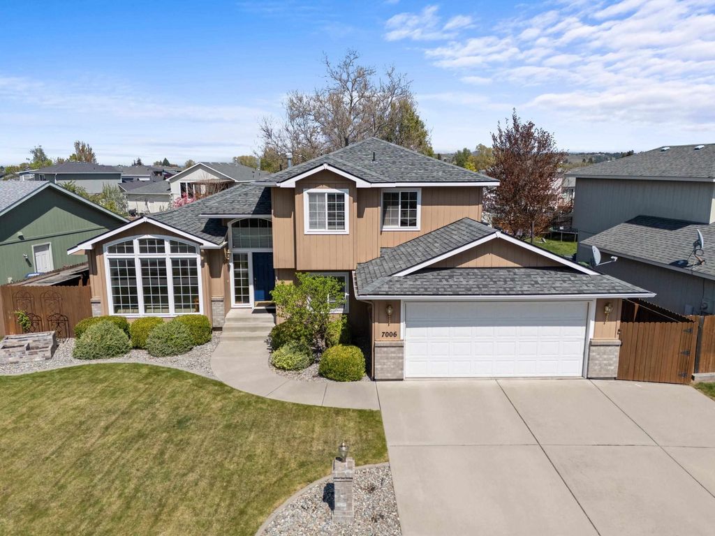 Photo of 7006 N Helena St, Spokane, WA 99217 (MLS # 202616367)