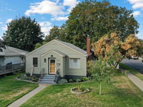 Photo of 4227 N Walnut St, Spokane, WA 99205 (MLS # 202525456)