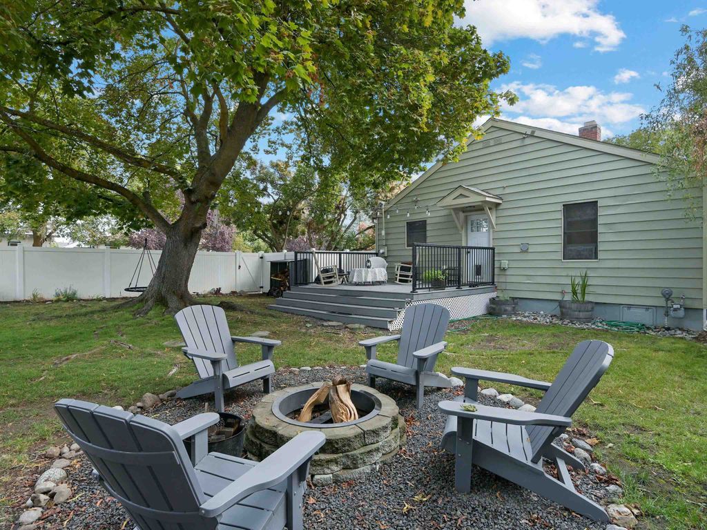 Photo of 4227 N Walnut St, Spokane, WA 99205 (MLS # 202525456)