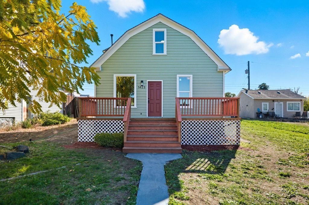 Photo of 1423 W Augusta Ave, Spokane, WA 99205 (MLS # 202525566)