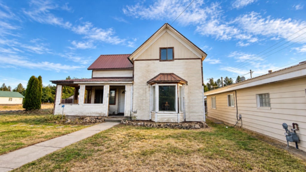 Photo of 206 E Crawford St, Deer Park, WA 99006 (MLS # 202624146)