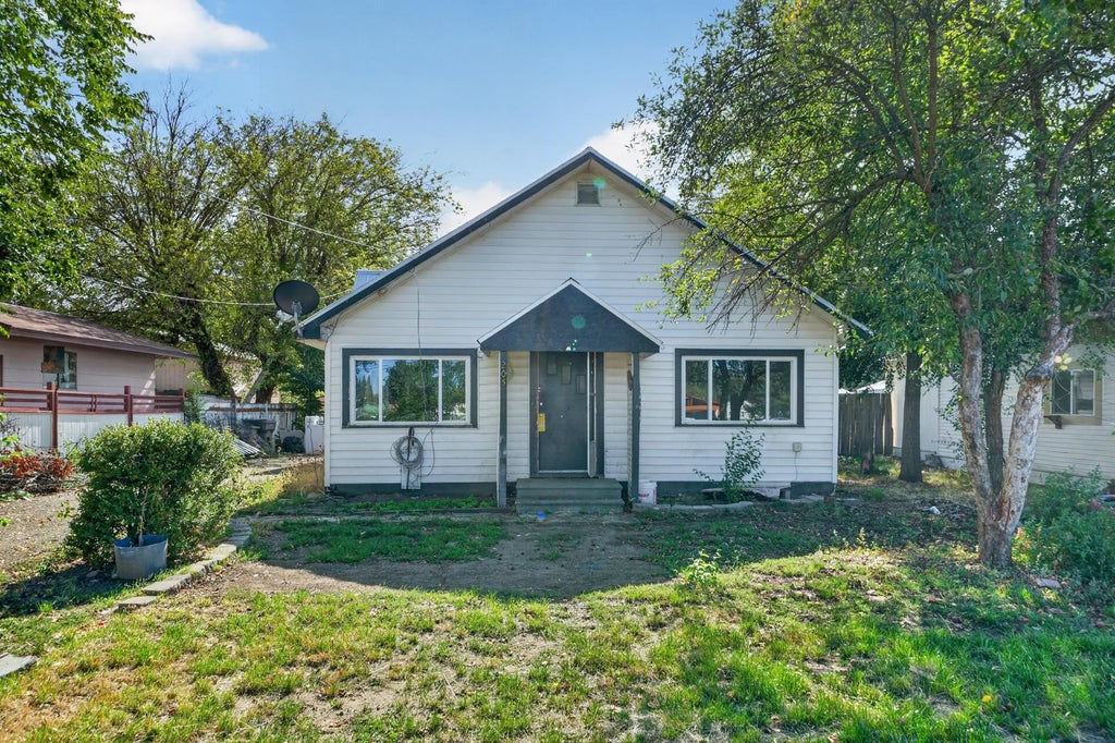 Photo of 205 W Crawford St, Deer Park, WA 99006 (MLS # 202624563)