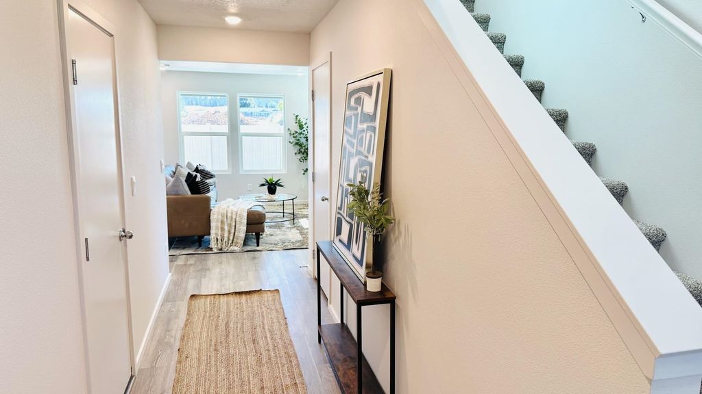 Photo of 919 E L St, Deer Park, WA 99006 (MLS # 202612111)